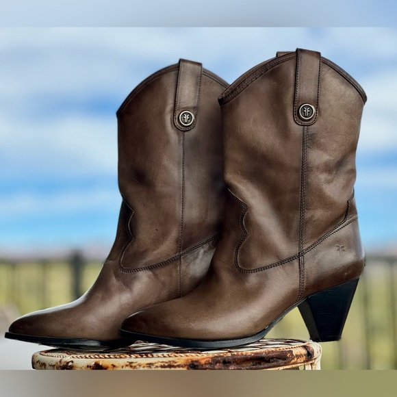 NEW Frye Boots June Western Stone Size 6 Mid Calf Bootie Cowgirl Leather CUTE - Picture 1 of 14